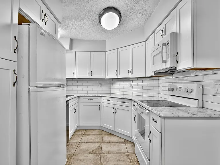 73 Buttonworth Dr #B — Photo 11