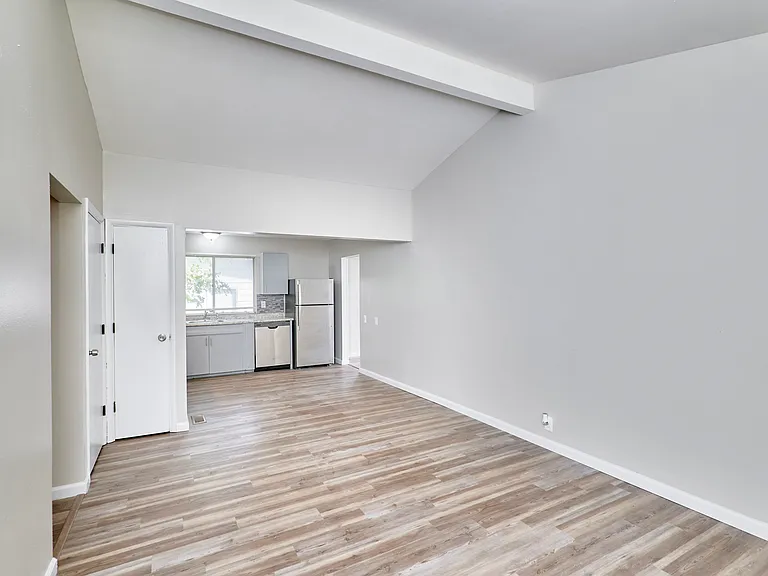1495 Tremont Dr — Photo 11