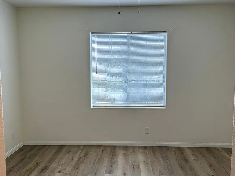 1260 Oak Village Ave — Photo 11