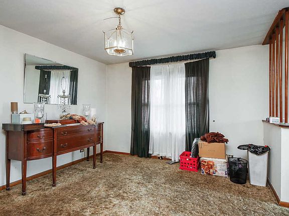 4th image of 200 S Roberta Ave