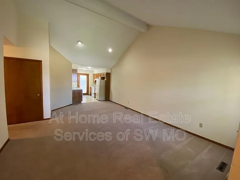 3034 W Greenwood St — Photo 2