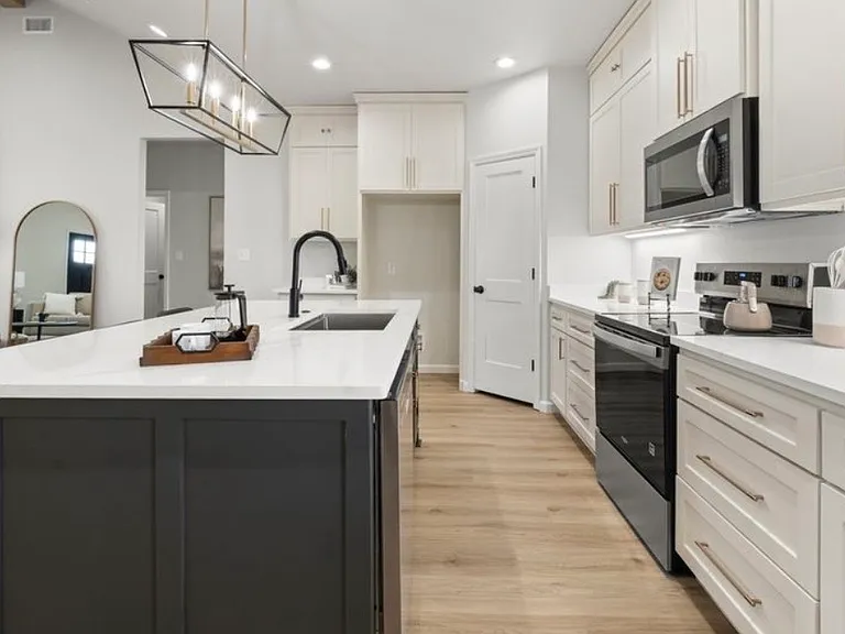 1628 Ewing Ave — Photo 9