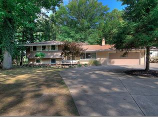 1380 W Wallings Rd, Broadview Heights, OH 44147