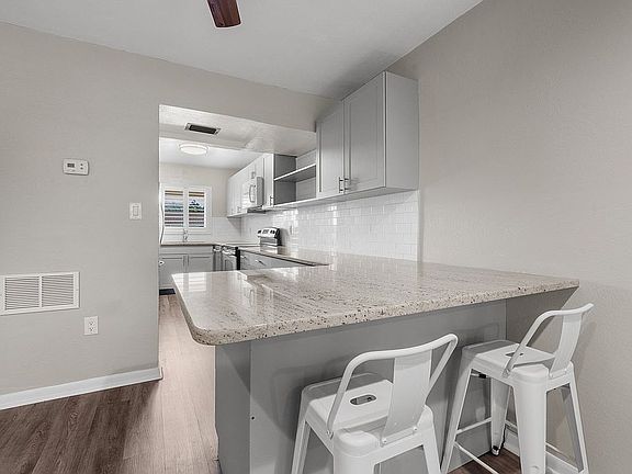 3rd image of 4560 Overlook Dr NE