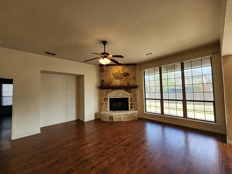 2818 Independence Dr — Photo 9