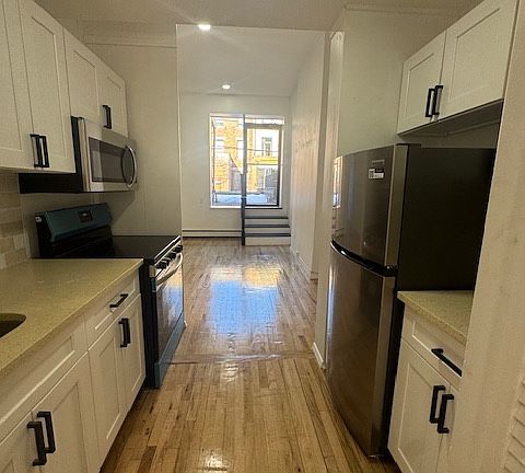 2nd image of 223 W 138th St Unit 2