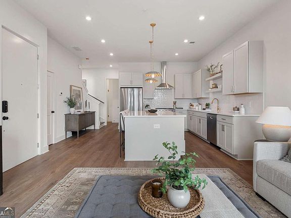 5th image of 990 Bibbs Cir #34