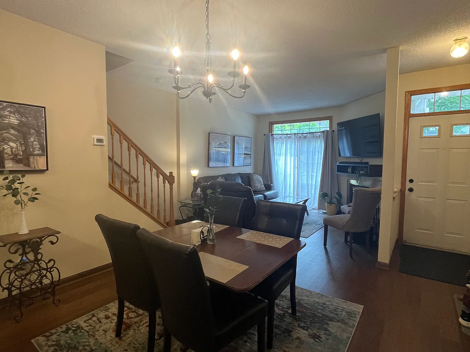 2 bed, 1.5 bath, 1219 sqft, $1,895 — Photo 2