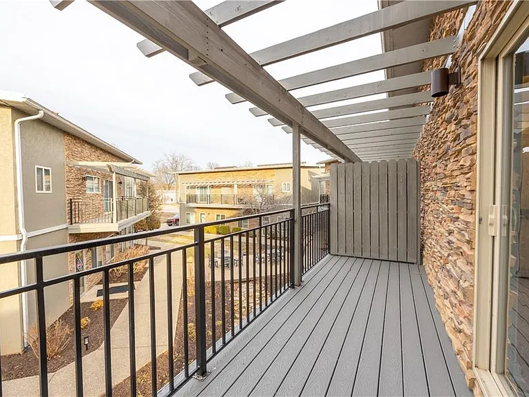 302 SW 6th St #22 — Photo 12