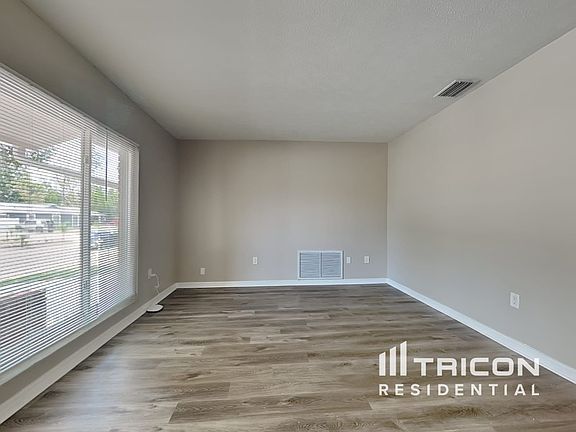 3rd image of 2213 Kingswood Ln