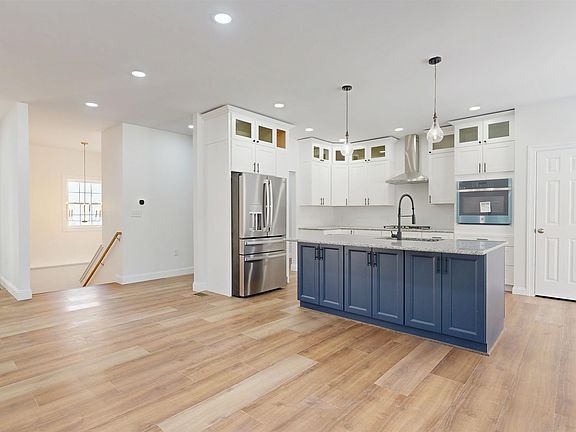 5th image of 236 Leos Lane