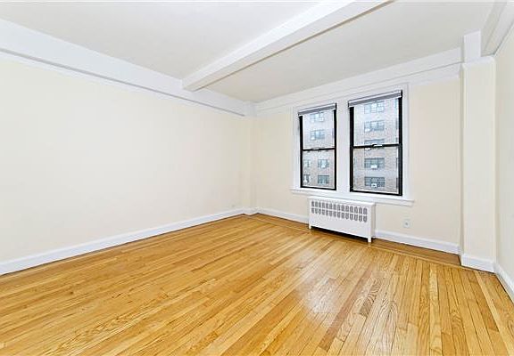 4th image of 34 W 72nd St #102