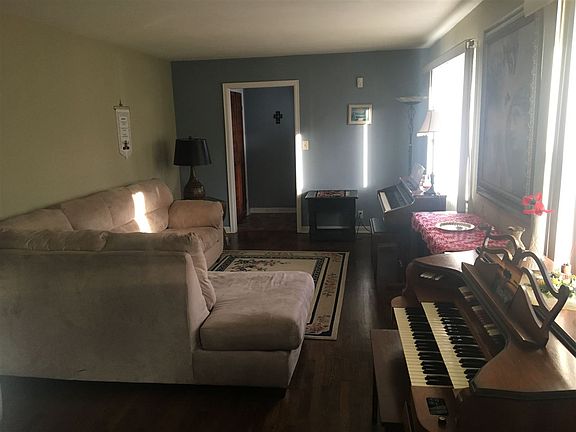 5th image of 2219 E Hastings St