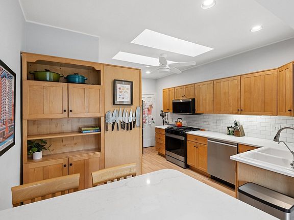 5th image of 5004 N Tripp Ave