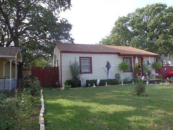 2nd image of 513 Charles Dr