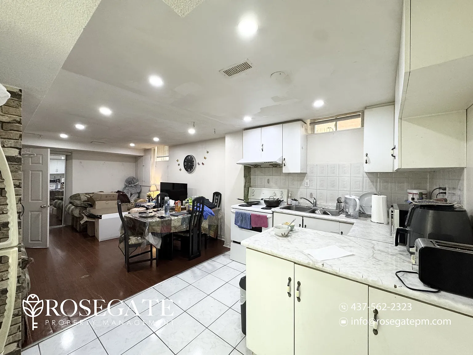 5948 Leeside Crescent Mississauga — Photo 3