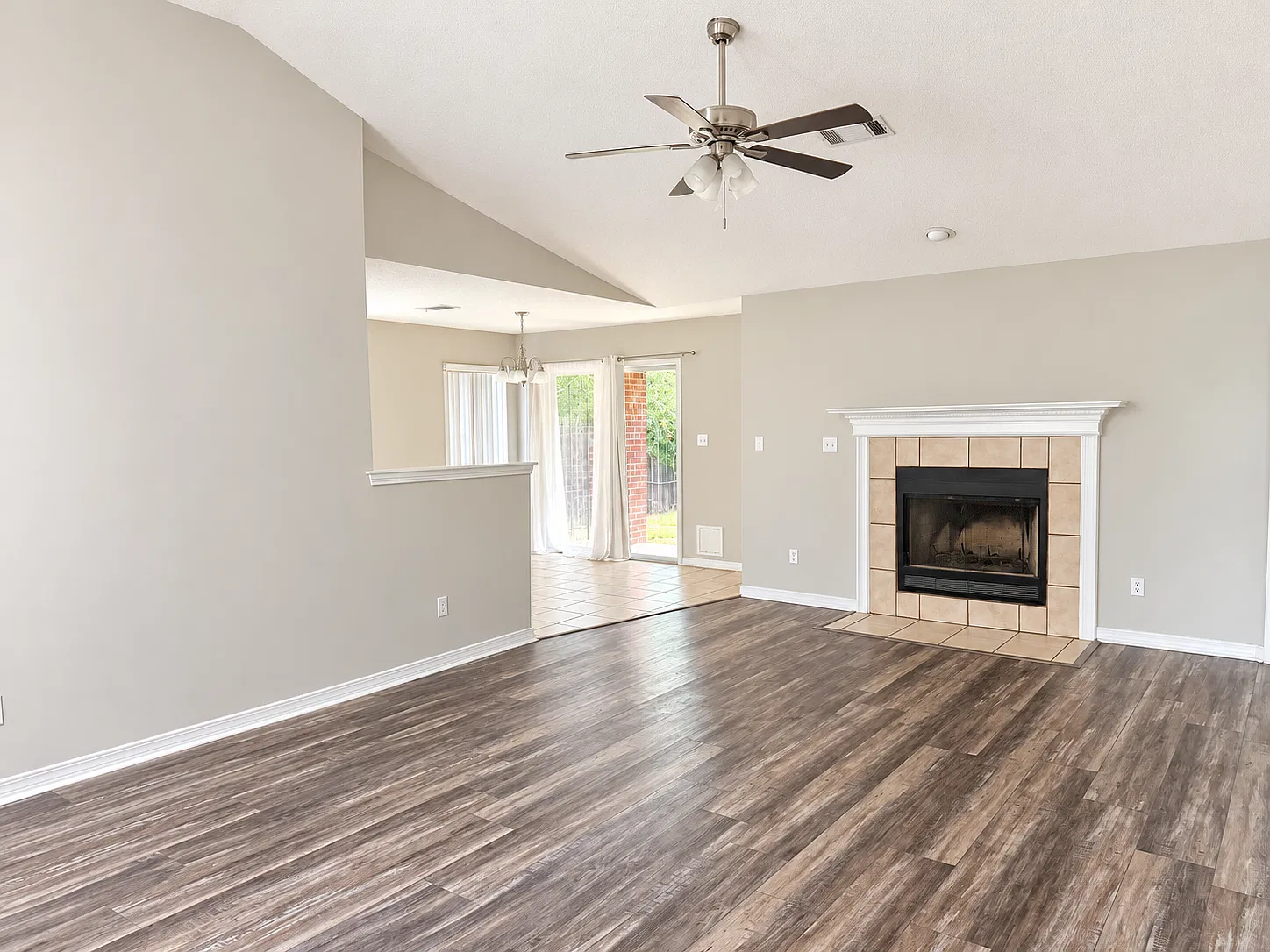 3 bed, 1500 sqft, $2,150 — Photo 2