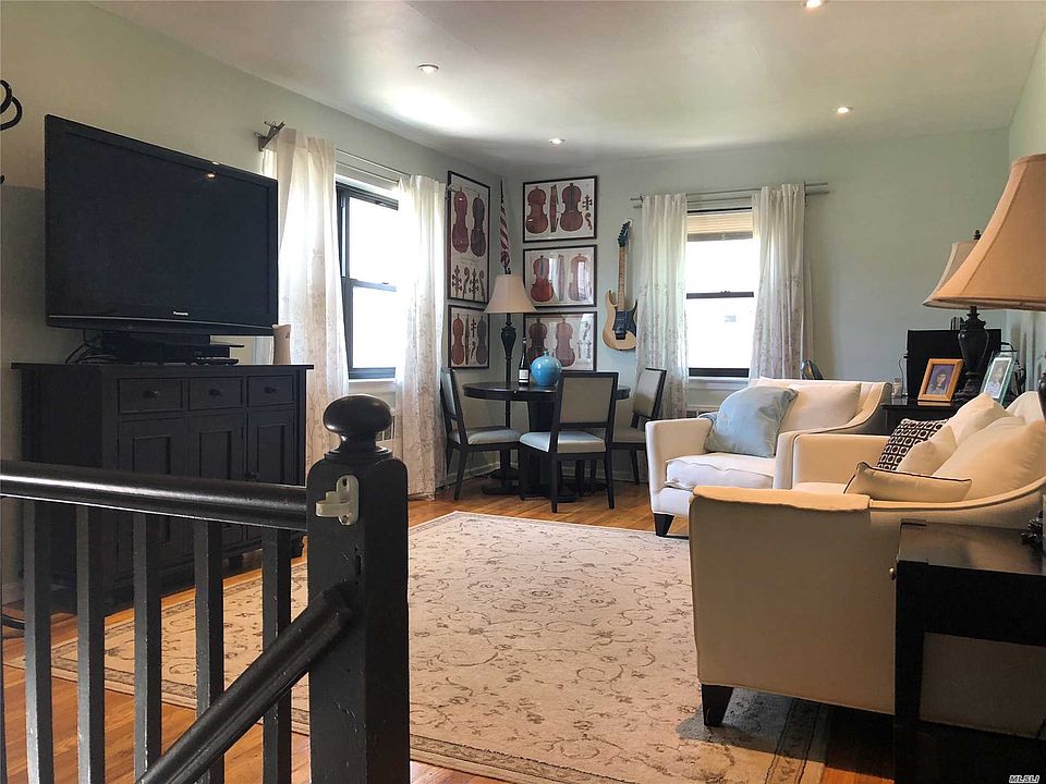 2nd image of 21933 74th Ave