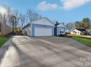 3567 Farmfield Dr, Claremont, NC 28610