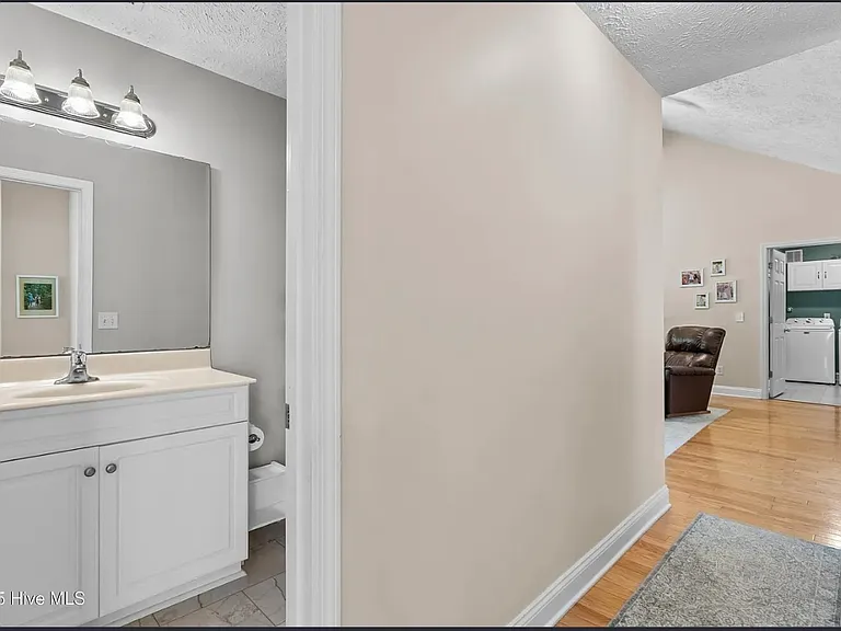 513 Catamaran Dr — Photo 8