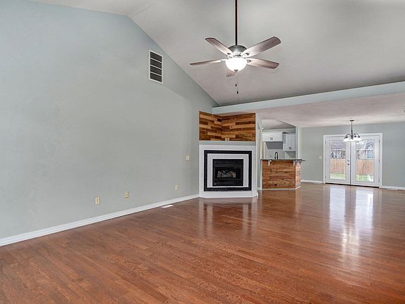 5th image of 194 Meadowlark