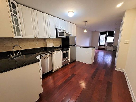 3rd image of 241 E 58th St APT 2D