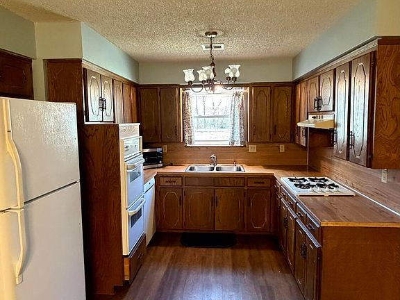 5th image of 1006 Cambridge Ct