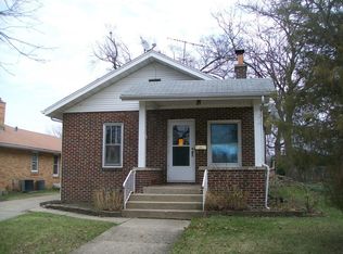 921 Glenwood Ave, Waukegan, IL 60085
