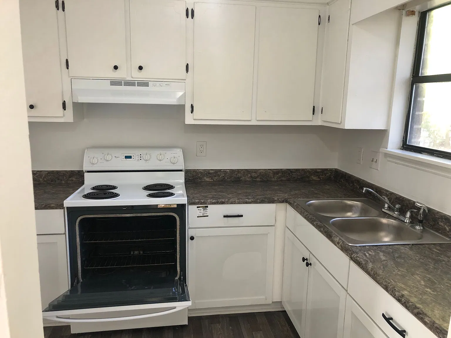 Huge 3 bed 2 full bath in Summerville! — Photo 4