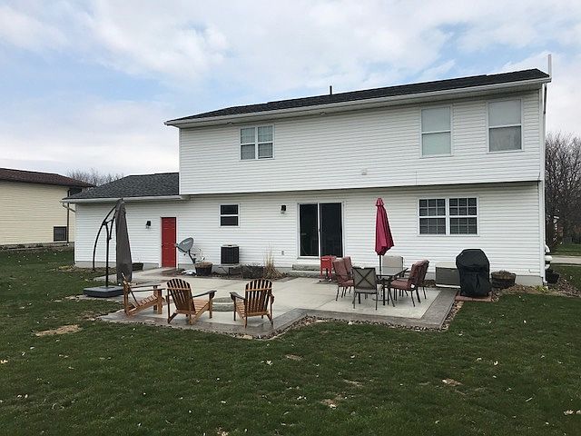 1st image of 875 Woodview Dr