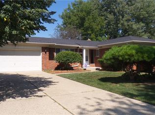 12343 Canterbury Dr, Warren, MI 48093