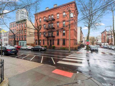 271 York St #203, Jersey City, NJ, 07302