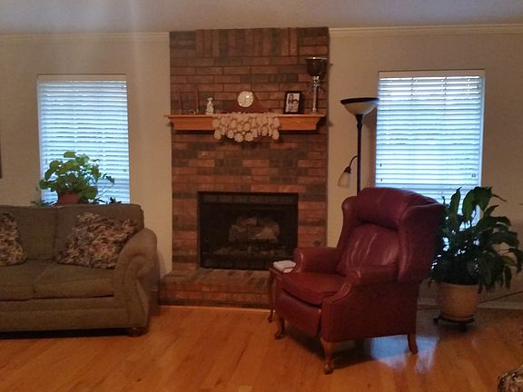 Living Room w/FP