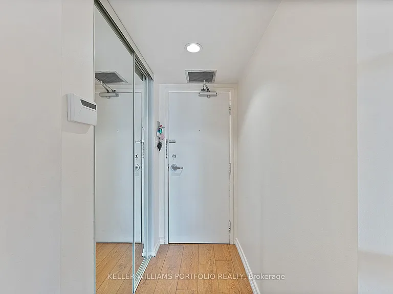 705 King St W #601 — Photo 3