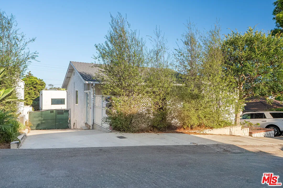 2 bed, 1.0 bath, 873 sqft, $4,995 — Photo 3
