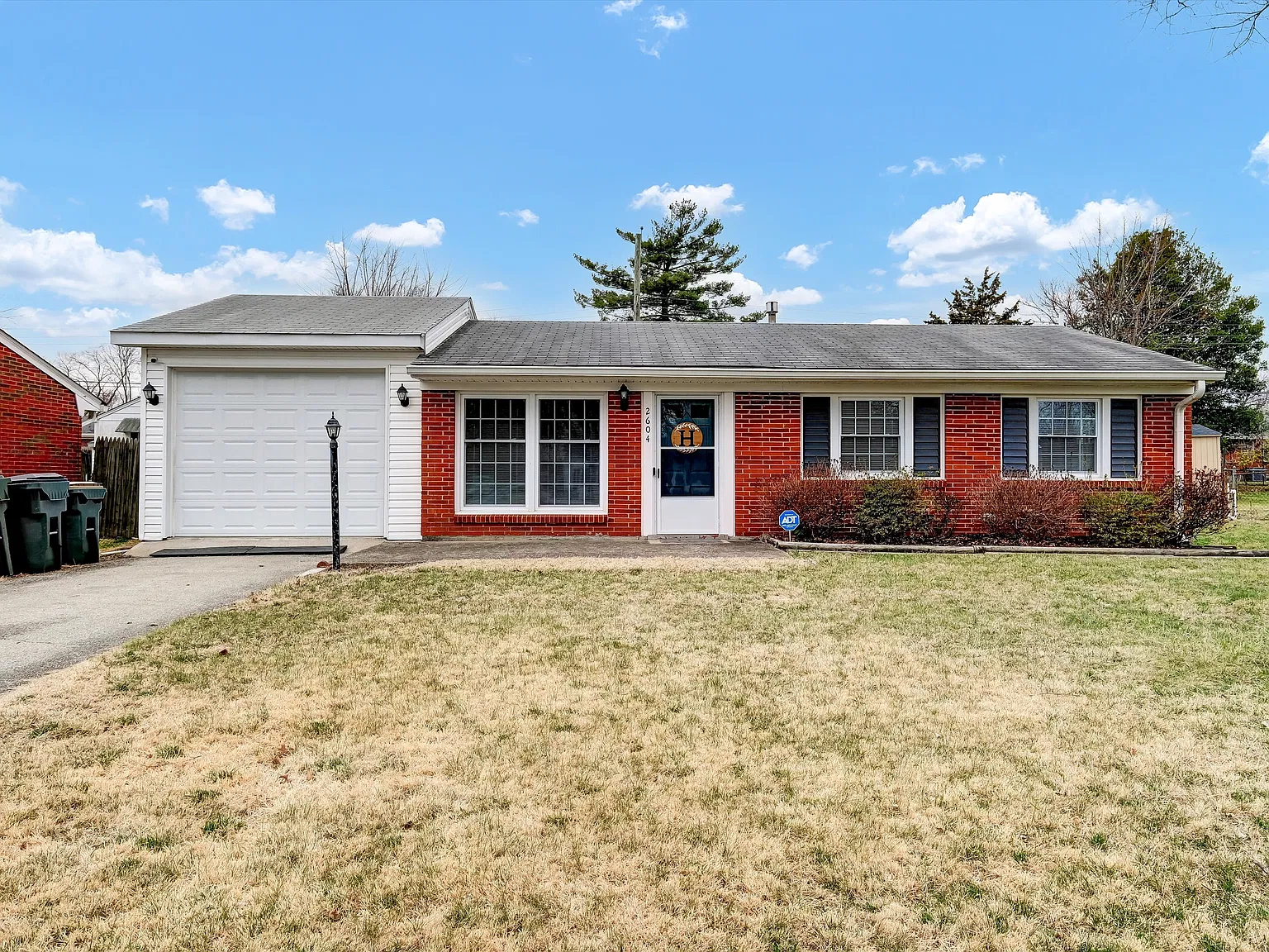 3 bed, 925 sqft, $2,000 — Photo 3