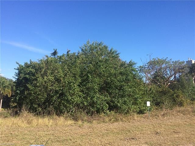 2nd image of 739 Inlet Dr