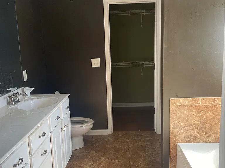 8909 Laney Ln — Photo 13
