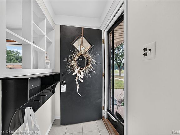 5th image of 30355 W Chicago St