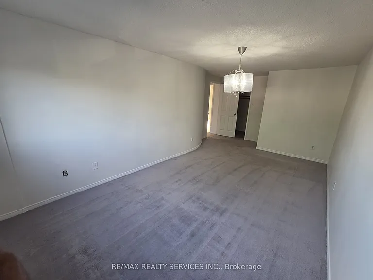 211 Ponymeadow Ter — Photo 15
