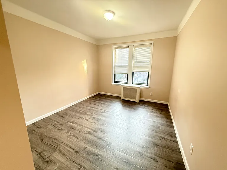 13257 Maple Ave #2R — Photo 6