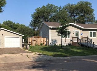 405 S 2nd Ave W, Faith, SD 57626
