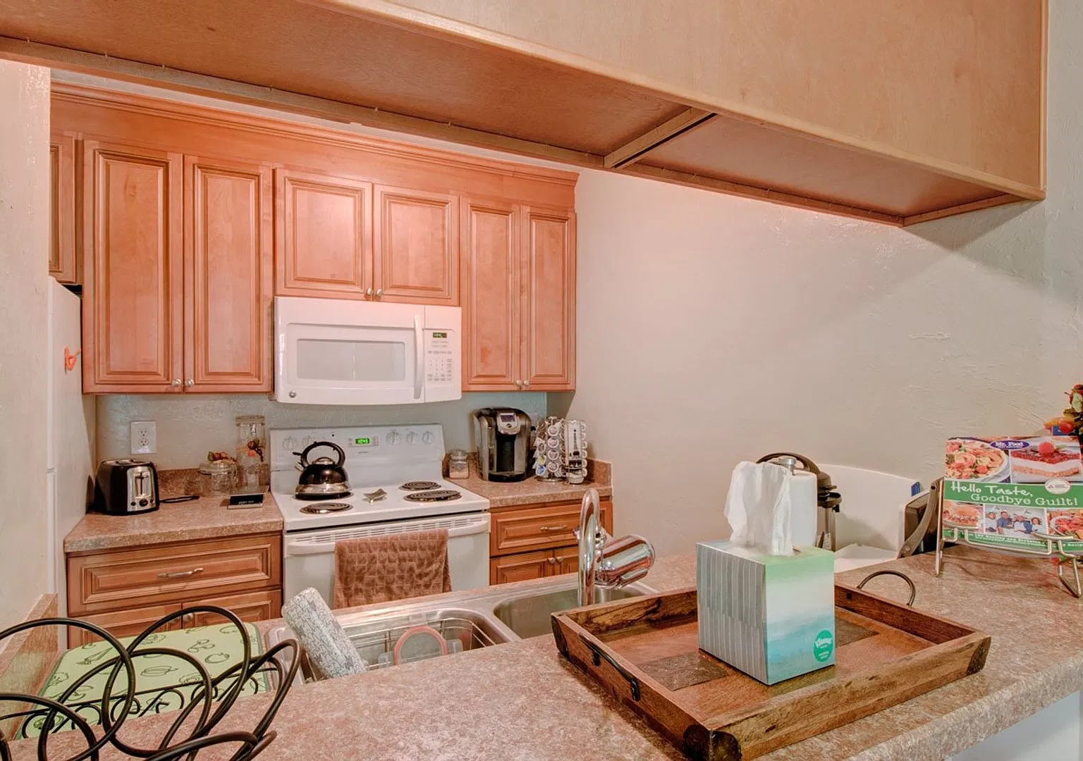 Center Court Apartments — Photo 4