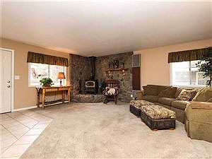 1st image of 607 W Sugarloaf Blvd