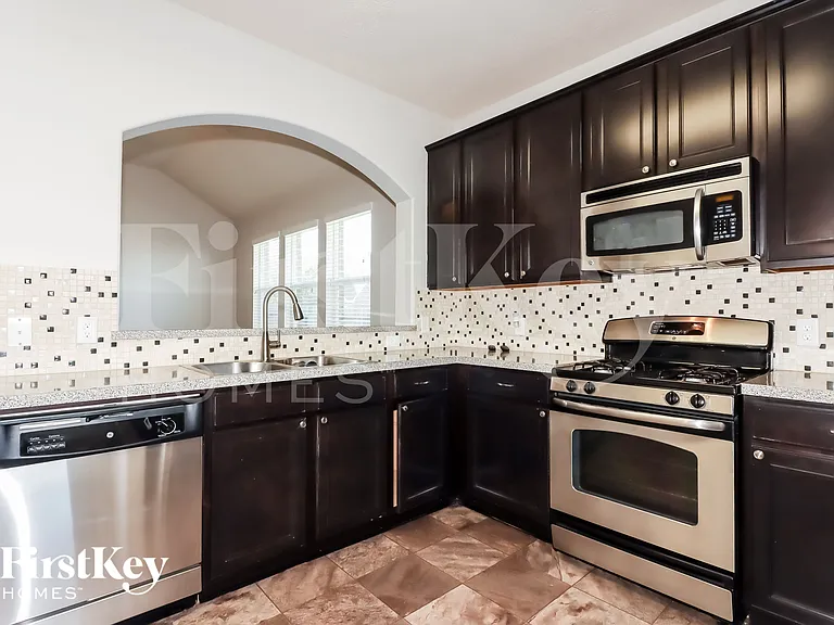 8330 Hampton Bay Dr — Photo 6