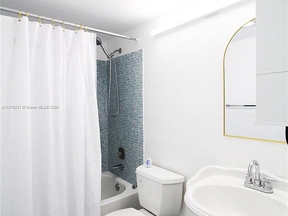 3rd image of 319 Newport Ct #V