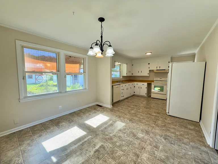 222 Yorktown Rd — Photo 8