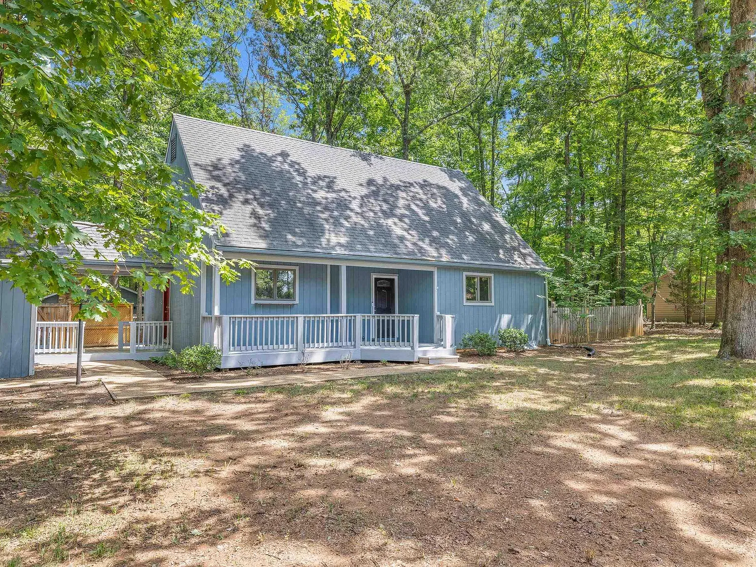 3 bed, 3.0 bath, 2804 sqft, $2,700 — Photo 1