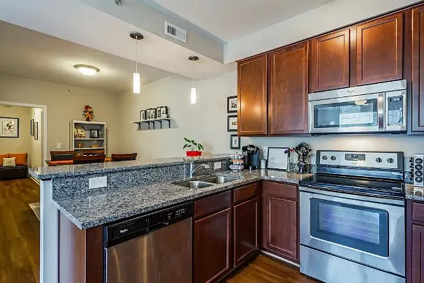 Westmont Apartments — Photo 4
