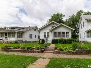 256 6th St, Silvis, IL 61282